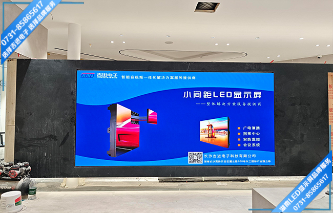 長(zhǎng)沙萬(wàn)家麗某門(mén)窗展廳LED顯示屏